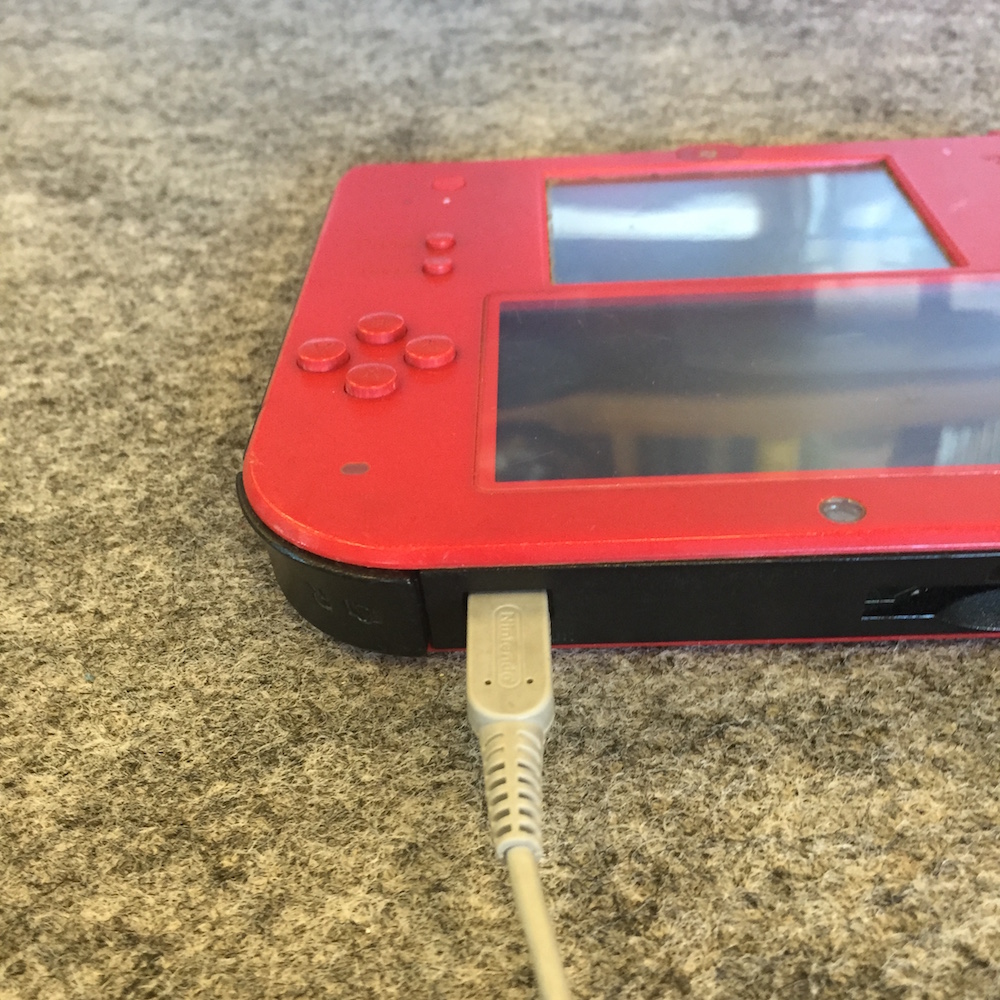 Nintendo 2DS 充電コネクター交換修理 - 修理ブログ - 沖縄 iPhone修理