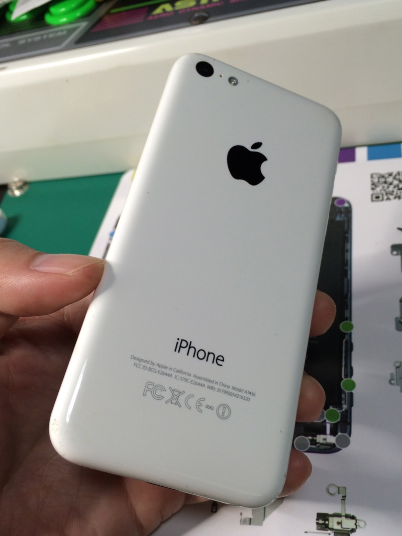 iPhone5c画面割れ修理