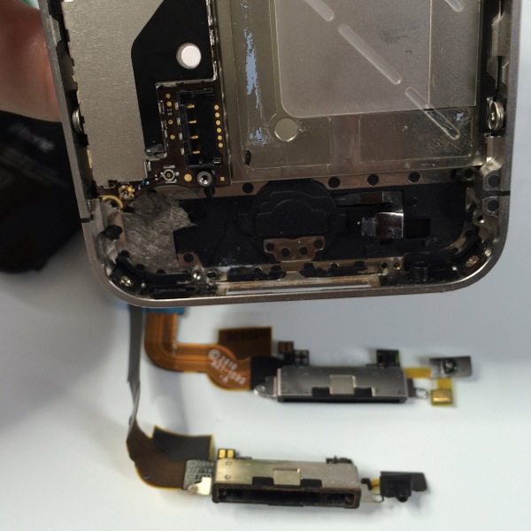 iPhone ドックコネクタ交換